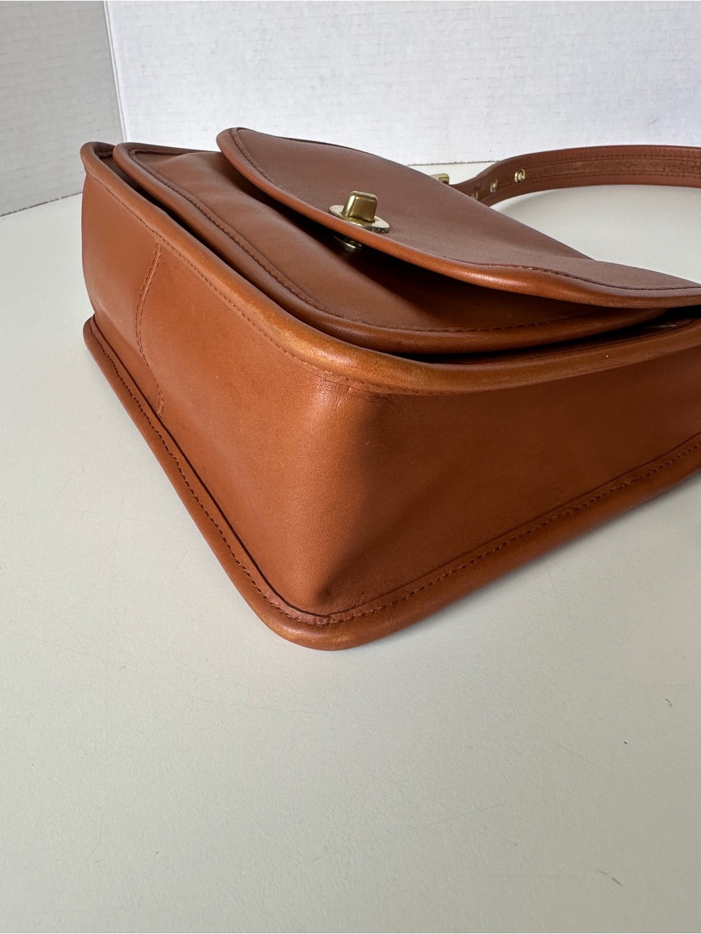 Coach Rambler Tan Leather Flap Crossbody Bag Turn-Lock Closure Handbag - Picture 15 of 16
